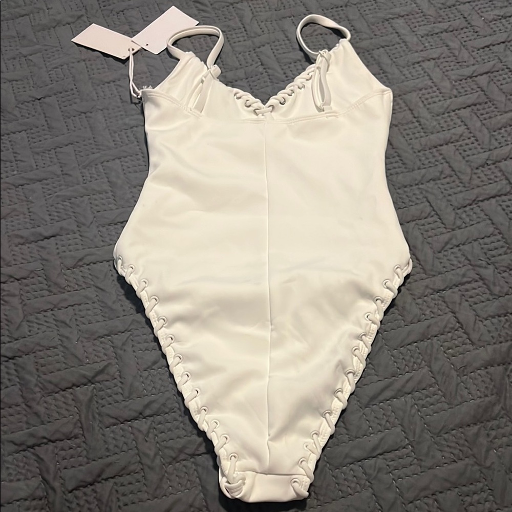Good American : White One-Piece Swimsuit - XS - Picture 6 of 8